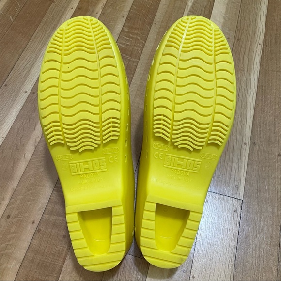 Calzuro BiHos Classic Rubber Autoclavable Clogs Without Holes Yellow - Picture 6 of 11